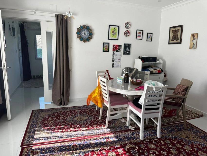 Eingeschossiges Haus Mit 2 Schlafzimmern Und Einem Zusätzlichen Zimmer Auf Einem 459 M² Großen Grundstück In Okçular Zu Verkaufen