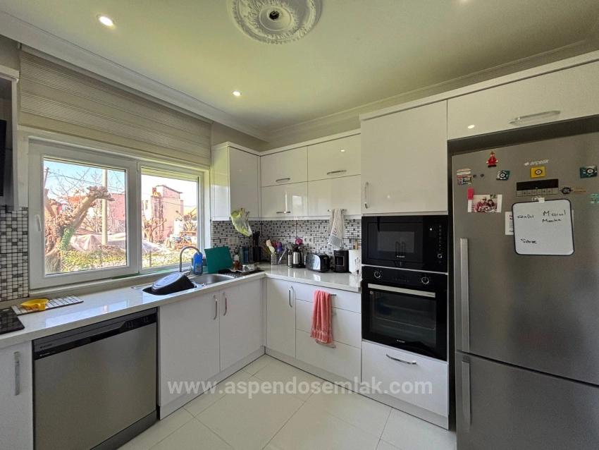 Eingeschossiges Haus Mit 2 Schlafzimmern Und Einem Zusätzlichen Zimmer Auf Einem 459 M² Großen Grundstück In Okçular Zu Verkaufen