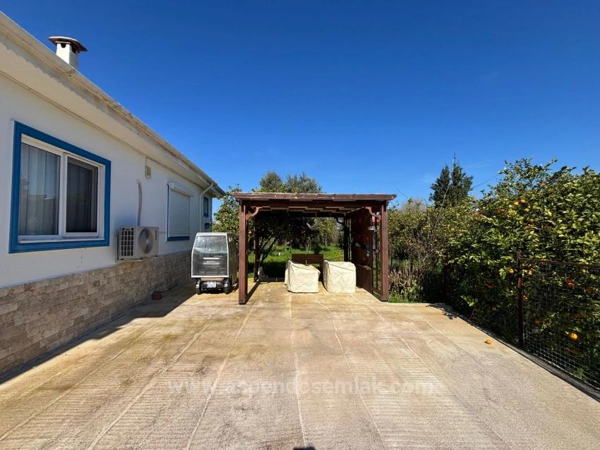 Eingeschossiges Haus Mit 2 Schlafzimmern Und Einem Zusätzlichen Zimmer Auf Einem 459 M² Großen Grundstück In Okçular Zu Verkaufen