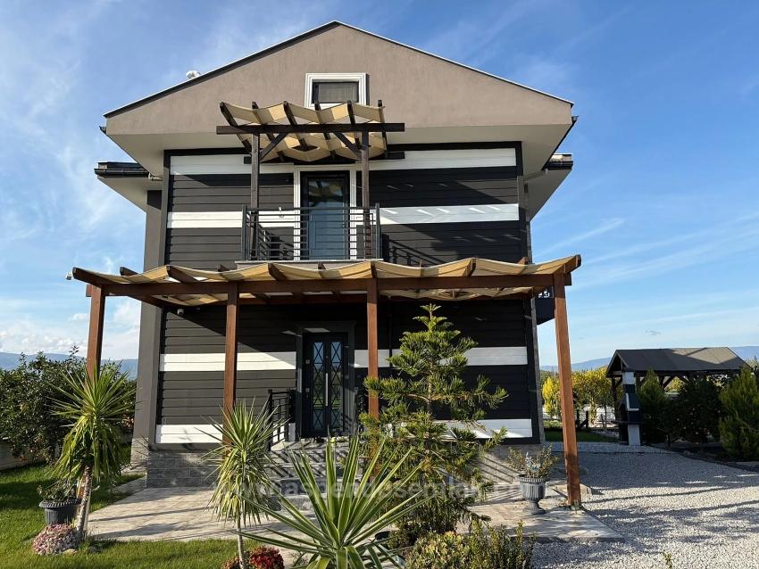 4+1 Villa Zum Verkauf In Eskiköy, Gelegen Auf Einem 14.136 M² Großen Grundstück