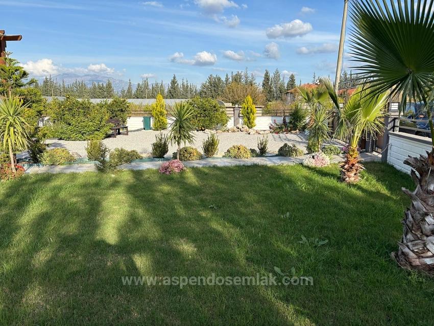 4+1 Villa Zum Verkauf In Eskiköy, Gelegen Auf Einem 14.136 M² Großen Grundstück