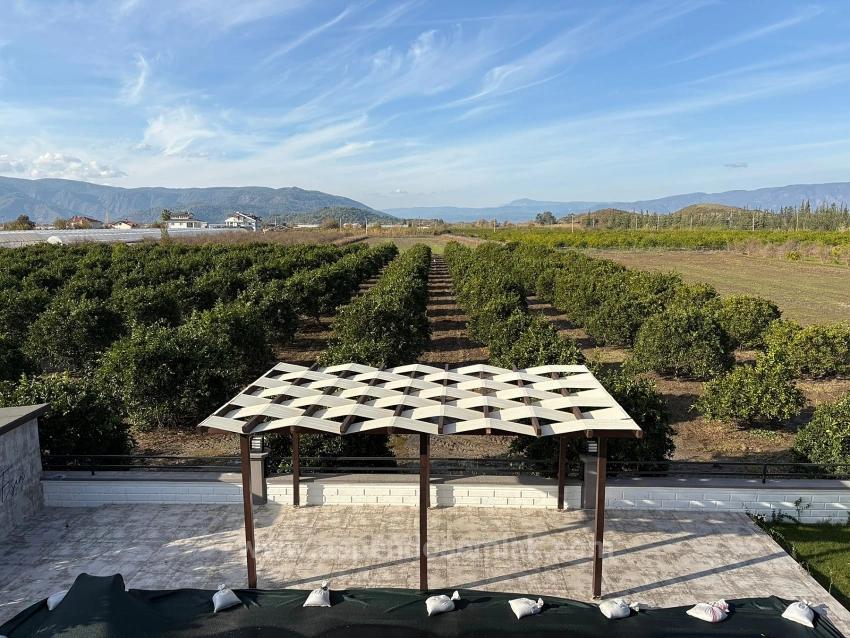 4+1 Villa Zum Verkauf In Eskiköy, Gelegen Auf Einem 14.136 M² Großen Grundstück