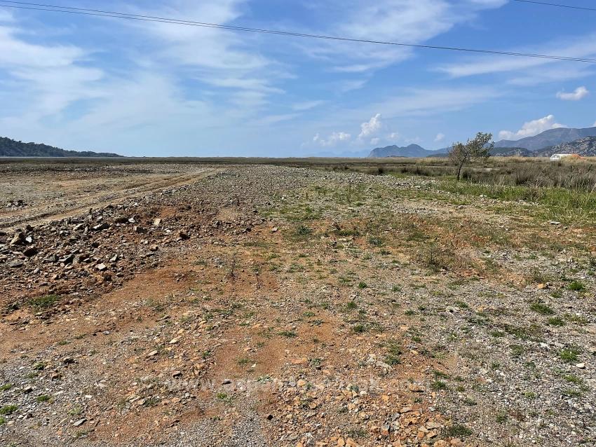 19.600 M² Großes Grundstück Zum Verkauf, Direkt An Der Straße Dalyan Iztuzu Beach Gelegen.