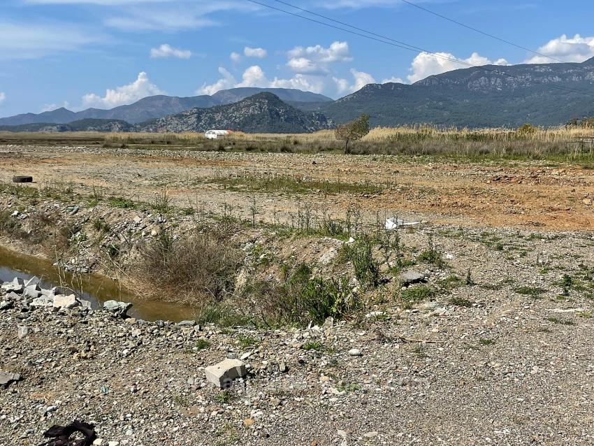 19.600 M² Großes Grundstück Zum Verkauf, Direkt An Der Straße Dalyan Iztuzu Beach Gelegen.