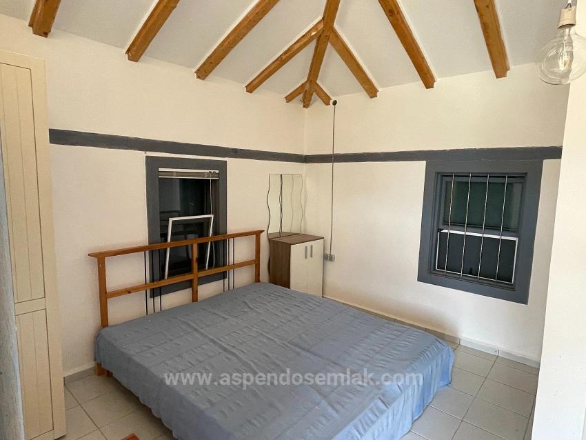 Freistehendes, Eingeschossiges Haus Auf Einem 2882 M² Großen Grundstück In Eskiköy Zu Verkaufen.