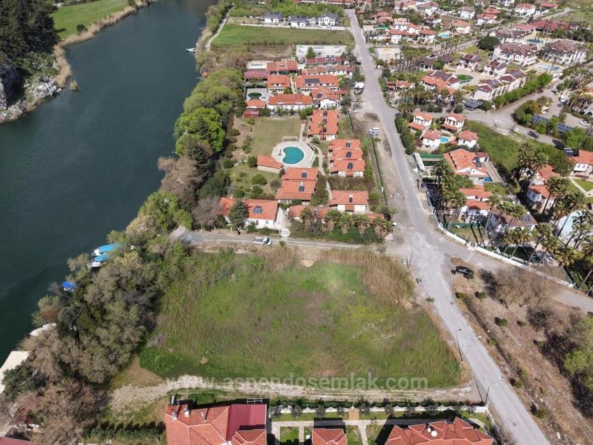 2600 M² Großes Grundstück In Dalyan Gülpınar, Direkt Am Kanal Gelegen, Mit 20% Tourismuszonierung Zu Verkaufen.