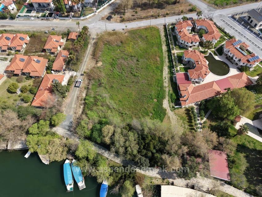 2600 M² Großes Grundstück In Dalyan Gülpınar, Direkt Am Kanal Gelegen, Mit 20% Tourismuszonierung Zu Verkaufen.