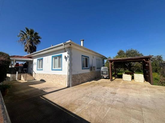 Eingeschossiges Haus Mit 2 Schlafzimmern Und Einem Zusätzlichen Zimmer Auf Einem 459 M² Großen Grundstück In Okçular Zu Verkaufen