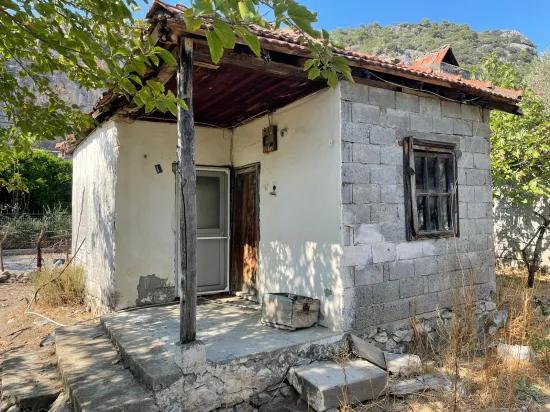 Freistehendes Haus (2765 M²) In Çandır, Direkt Am Kanal, Zu Verkaufen.
