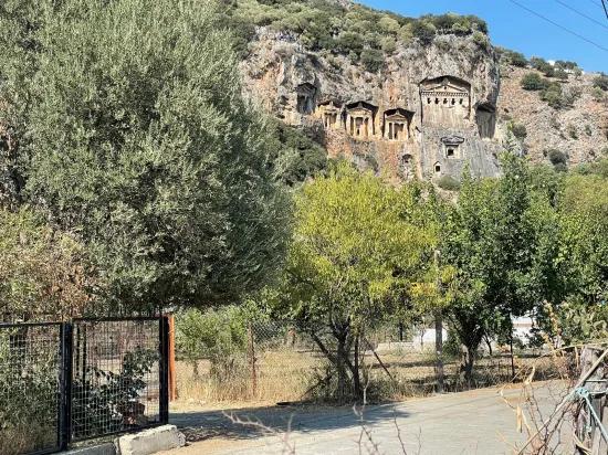 Freistehendes Haus (2765 M²) In Çandır, Direkt Am Kanal, Zu Verkaufen.