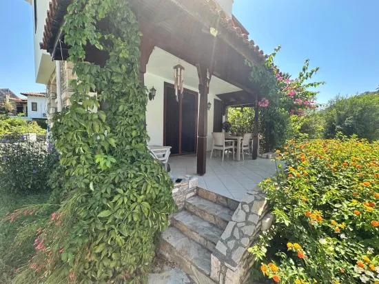 Dalyan In Gülpınar Innerhalb Der Anlage 2+1 Zu Verkaufende Villa