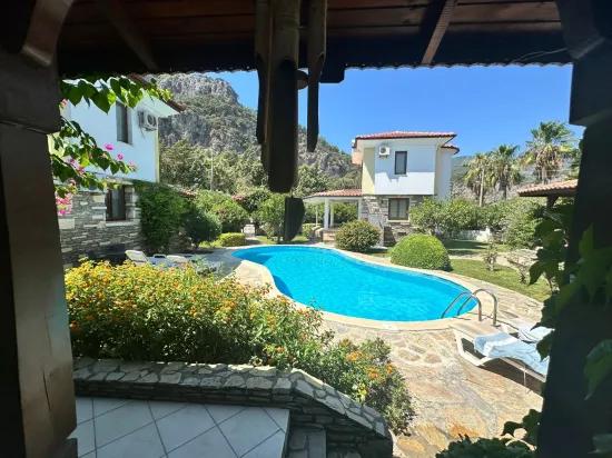 Dalyan In Gülpınar Innerhalb Der Anlage 2+1 Zu Verkaufende Villa