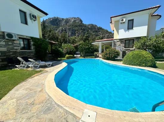 Dalyan In Gülpınar Innerhalb Der Anlage 2+1 Zu Verkaufende Villa