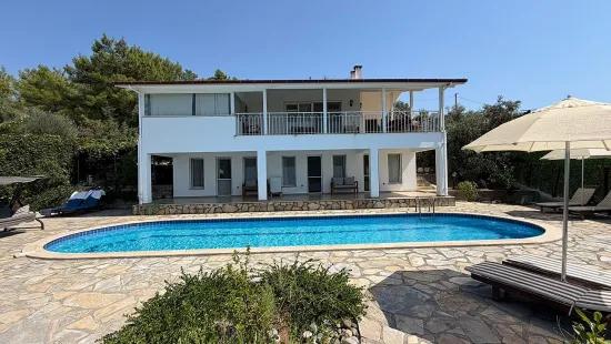 In Dalyan Gökbel mit See- und Meerblick 4+1 Villa zu verkaufen
