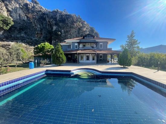 4+2 Villa Zum Verkauf Auf Einem 6000 M² Großen Grundstück In Dalyan Gülpınar