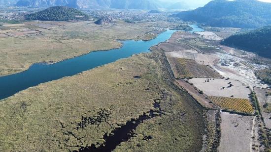 3210 M² Großes 2b-grundstück In Çandır, Direkt Am Seeufer, Zu Verkaufen
