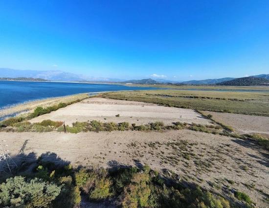3210 M² Großes 2b-grundstück In Çandır, Direkt Am Seeufer, Zu Verkaufen