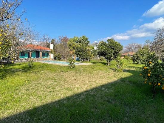 Freistehendes, Eingeschossiges Haus Auf Einem 2882 M² Großen Grundstück In Eskiköy Zu Verkaufen.
