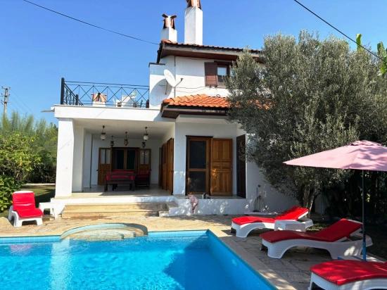 Villa Zum Verkauf Auf Einem 600 M² Großen Grundstück In Dalyan Arıkbaşı