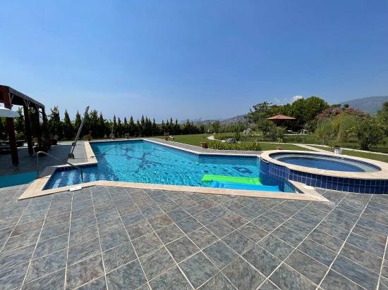 Luxuriöse 4+1-zimmer-villa Auf Einem 7000 M² Großen Grundstück Mit Blick Auf Den Strand Von Dalyan Iztuzu Zu Verkaufen