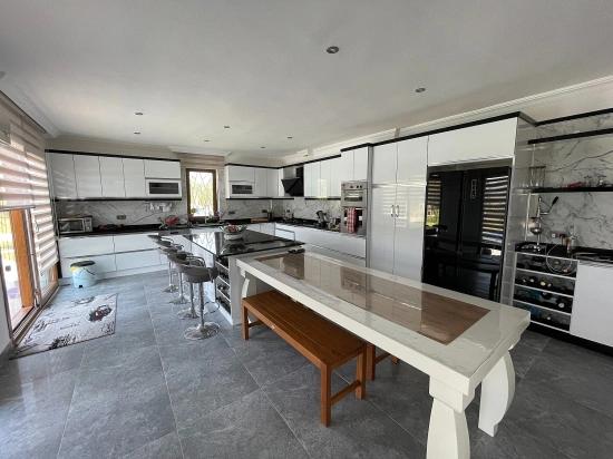 Luxuriöse 4+1-zimmer-villa Auf Einem 7000 M² Großen Grundstück Mit Blick Auf Den Strand Von Dalyan Iztuzu Zu Verkaufen