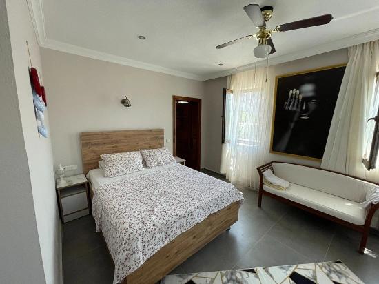 Luxuriöse 4+1-zimmer-villa Auf Einem 7000 M² Großen Grundstück Mit Blick Auf Den Strand Von Dalyan Iztuzu Zu Verkaufen