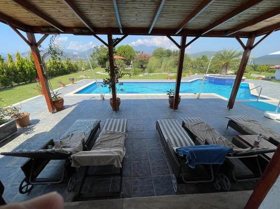 Luxuriöse 4+1-zimmer-villa Auf Einem 7000 M² Großen Grundstück Mit Blick Auf Den Strand Von Dalyan Iztuzu Zu Verkaufen