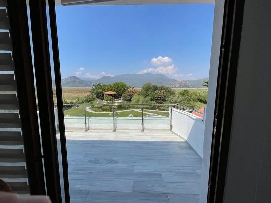Luxuriöse 4+1-zimmer-villa Auf Einem 7000 M² Großen Grundstück Mit Blick Auf Den Strand Von Dalyan Iztuzu Zu Verkaufen