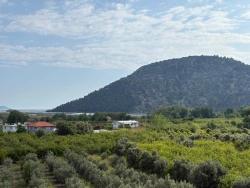 1.721 M² Großes Grundstück In Çandır Village Mit Meer- Und Seeblick Zu Verkaufen.