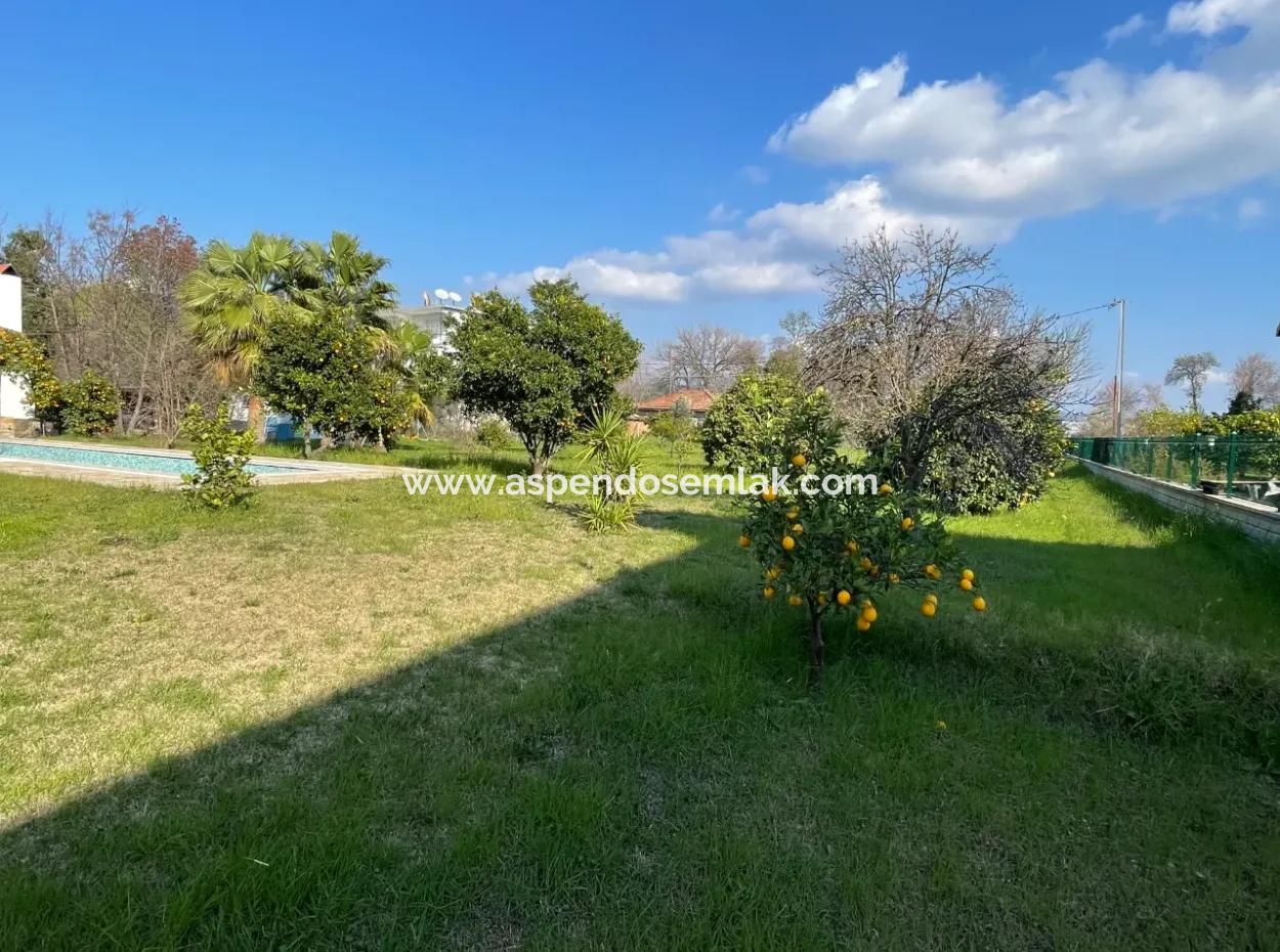 Einstöckiges Haus Zum Verkauf Auf Einem Grundstück Von 2882 M2 In Eskiköy