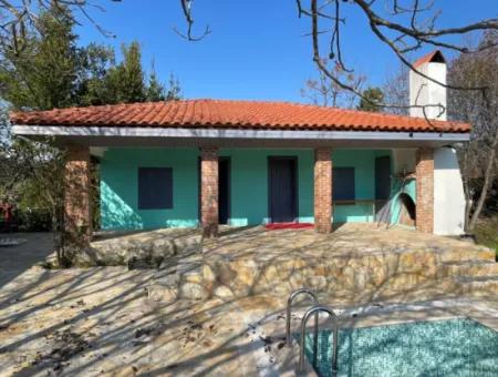 Einstöckiges Haus Zum Verkauf Auf Einem Grundstück Von 2882 M2 In Eskiköy