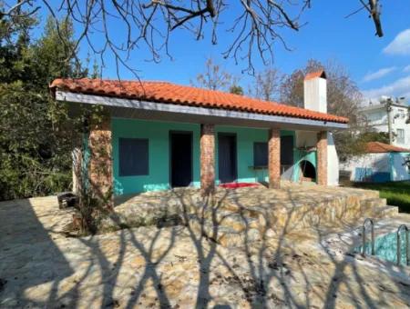 Einstöckiges Haus Zum Verkauf Auf Einem Grundstück Von 2882 M2 In Eskiköy