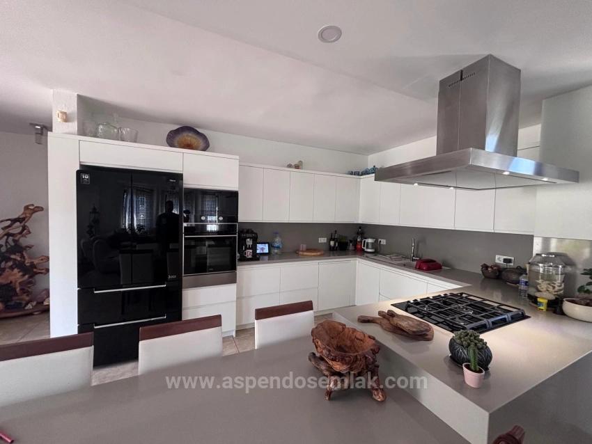 5+1 Villa For Sale In A 980M2 Land On The Corner In Dalyan Maraş