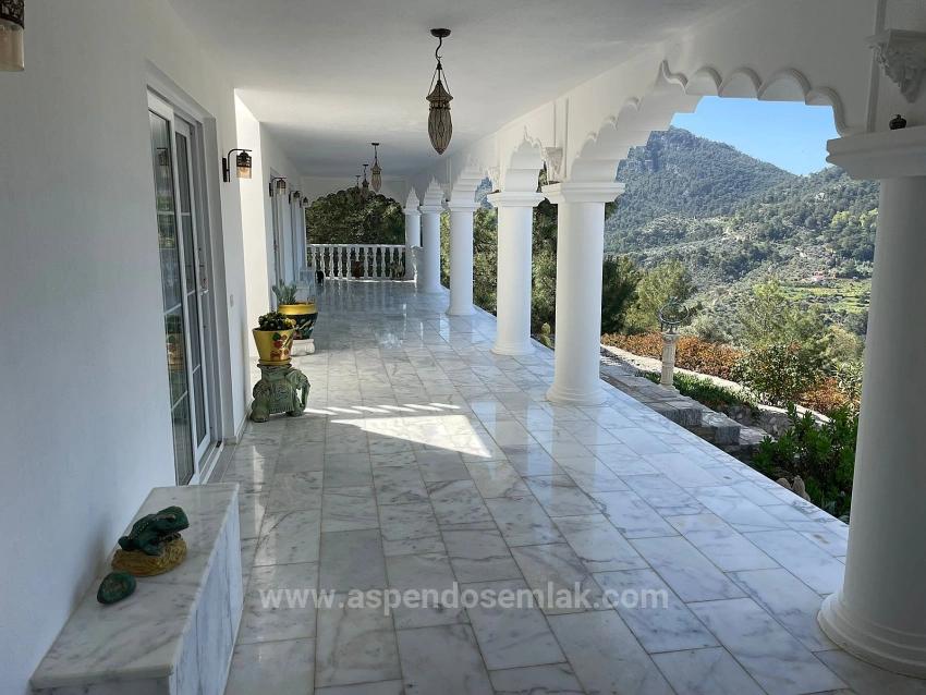 Vip Villa For Sale In Gökbel, On A 5000M2 Plot With Full Sea View.