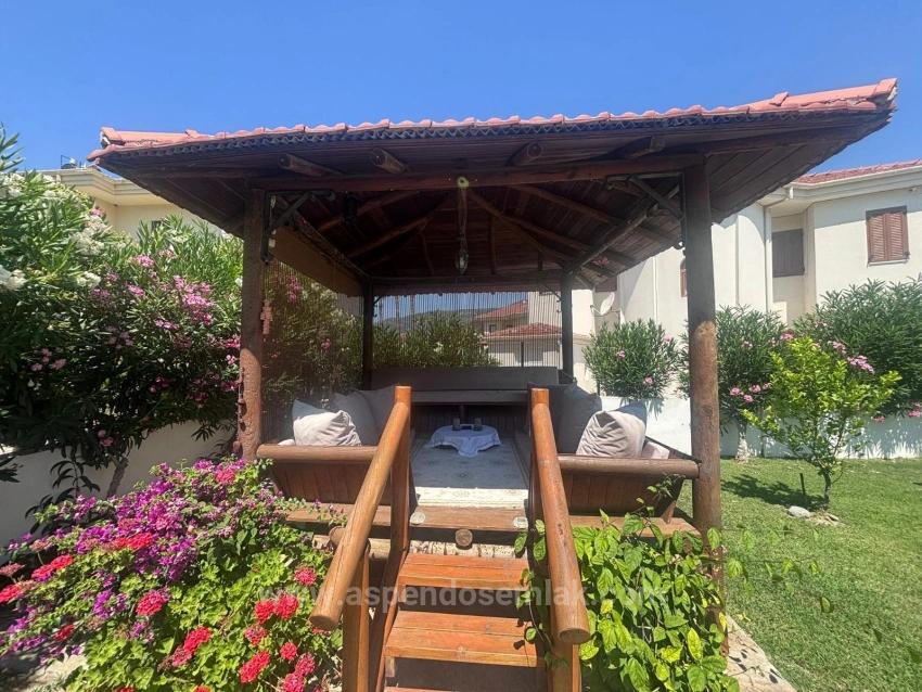 Продается Вилла Площадью 848 М² С 3 Спальнями И 1 Ванной Комнатой В Дальяне, С Видом На Гробницы Королей.