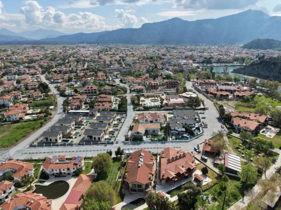 Продается Земельный Участок Площадью 2600 М2 В Дальян Гюльпынар, Прямо Рядом С Каналом, С 20% Зонированием Под Туристическую Застройку.