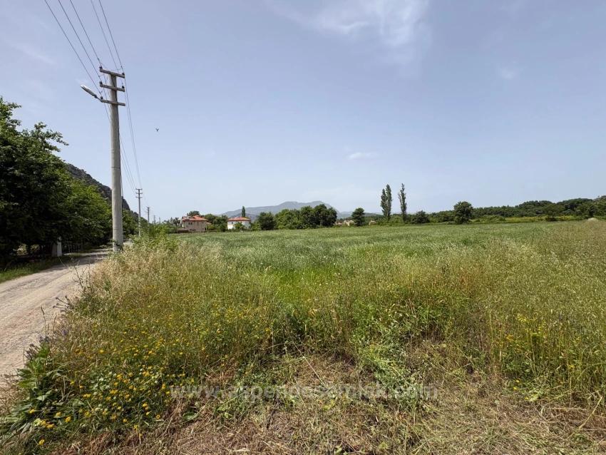 Okçular Marmarlı'da 2100 M2 Satılık Arsa