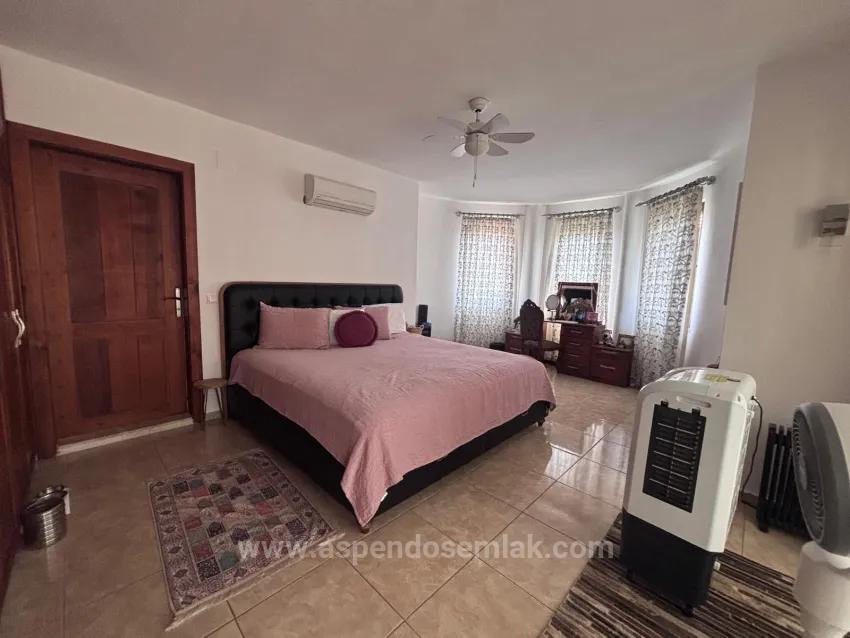 Dalyan Maraş'ta Köşebaşı 980M2 Arsa İçerisinde 5+1 Satılık Villa