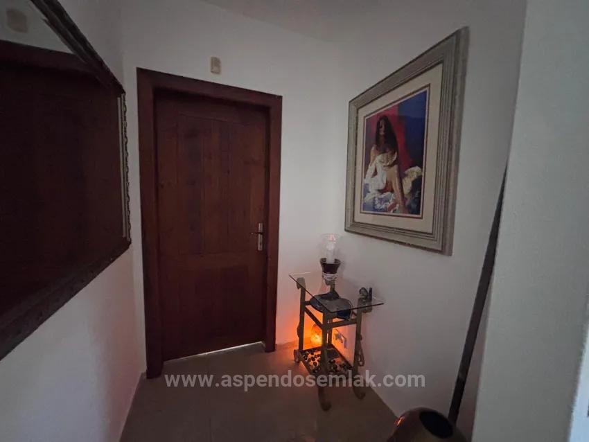 Dalyan Maraş'ta Köşebaşı 980M2 Arsa İçerisinde 5+1 Satılık Villa