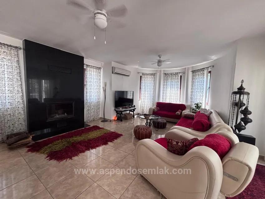 Dalyan Maraş'ta Köşebaşı 980M2 Arsa İçerisinde 5+1 Satılık Villa