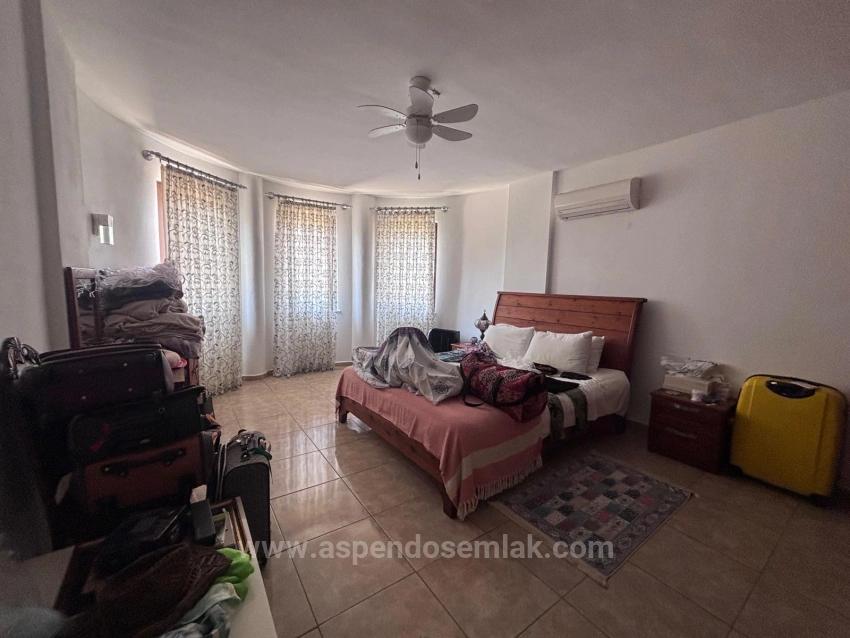 Dalyan Maraş'da Köşebaşında 980M2 Arsa İçin'de 5+1 Satılık Villa