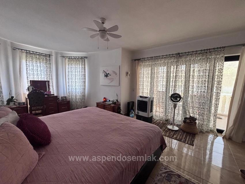 Dalyan Maraş'da Köşebaşında 980M2 Arsa İçin'de 5+1 Satılık Villa