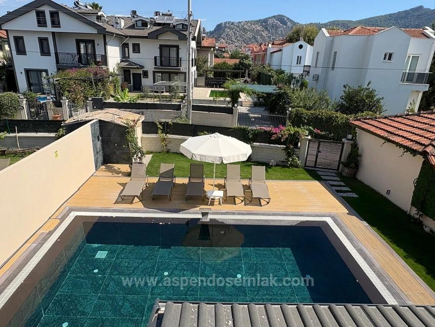 Dalyan'da Gülpınar'da Satılık 4+1 Villa