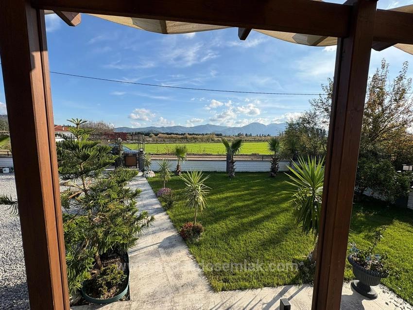 Eskiköy'de 14.136 M2 Tarla İçerisinde 4+1 Satılık Villa