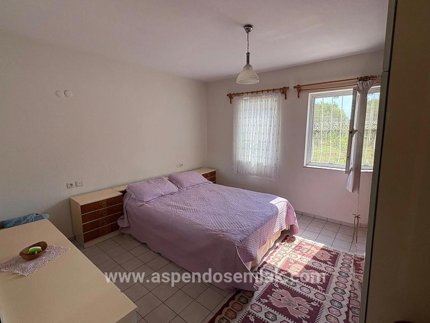 Okçular'da 514m2 Arsa İçerisinde 2 Katlı Satılık Ev