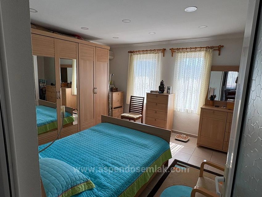 Okçular'da 514M2 Arsa İçerisinde 2 Katlı Satılık Ev