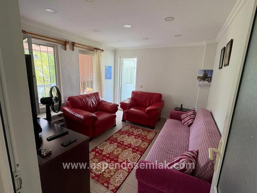 Okçular'da 514m2 Arsa İçerisinde 2 Katlı Satılık Ev