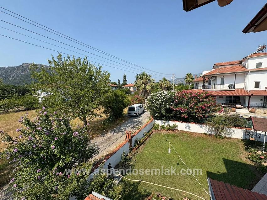 Okçular'da 514m2 Arsa İçerisinde 2 Katlı Satılık Ev