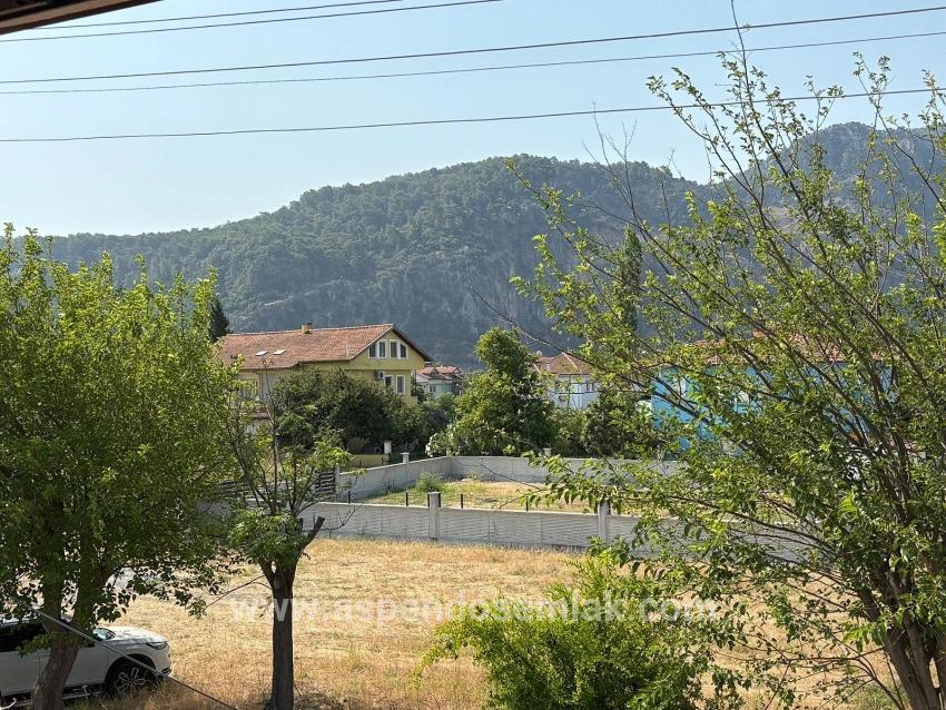 Okçular'da 514m2 Arsa İçerisinde 2 Katlı Satılık Ev