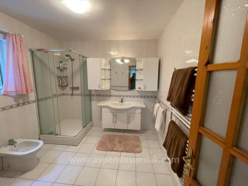 Çandır'da Deniz Ve Göl Manzaralı 5+2 Satılık Villa